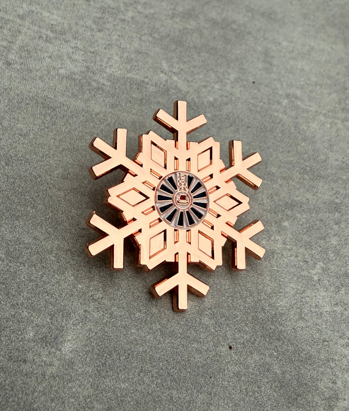 100% Challenge pins (3, 5, 7 & 10år) – roundtable-norge